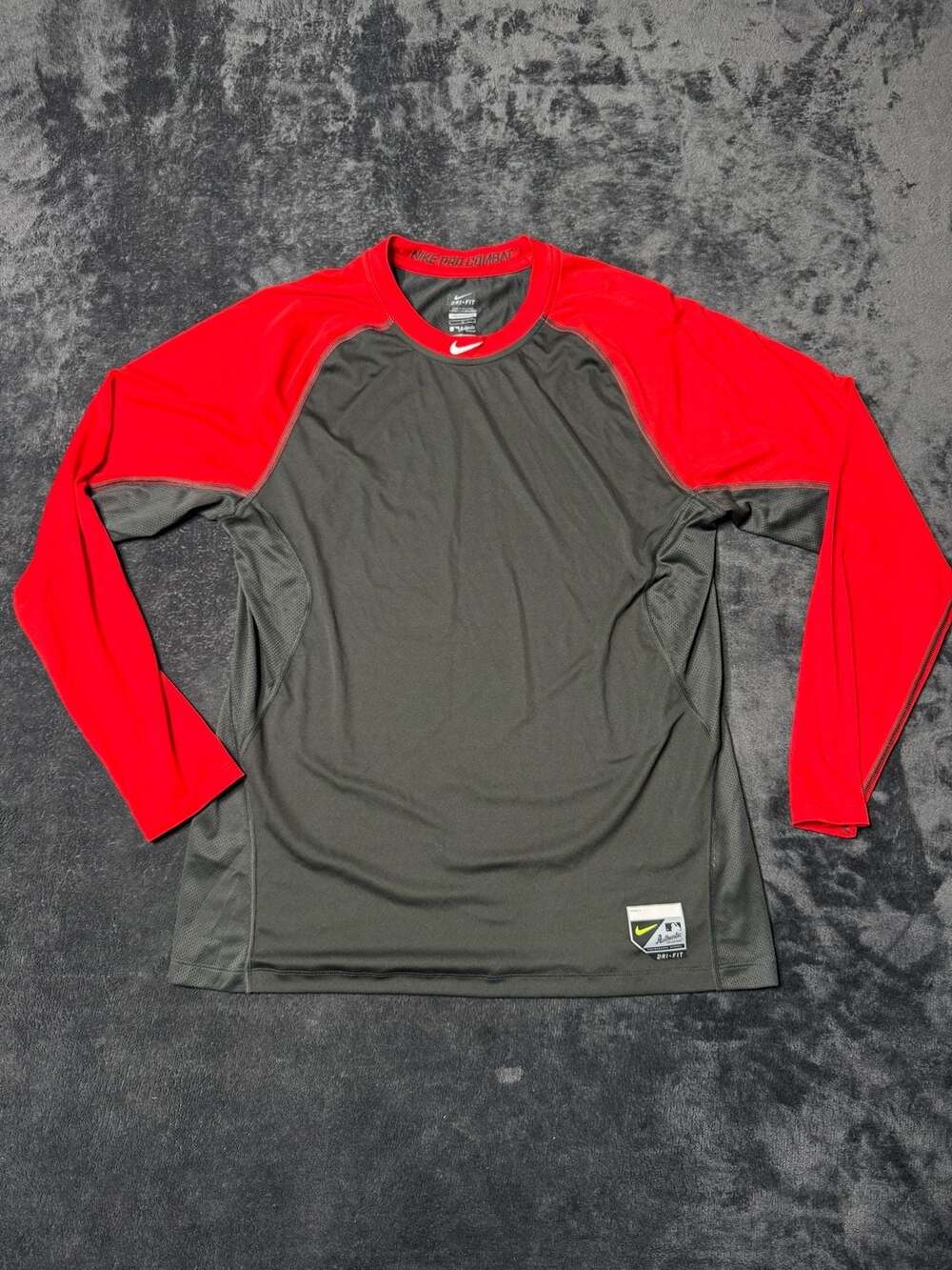 Nike Pro Combat MLB Authentic Collection Size L Long Sleeve Shirt
